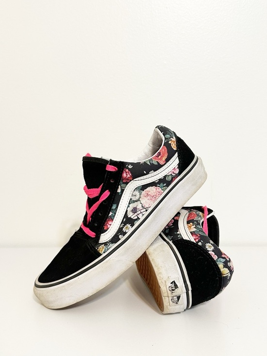 Vans Shoes - Vans Ward Low Top Canvas Sneakers Black Pink Floral Print Women’s Size 7